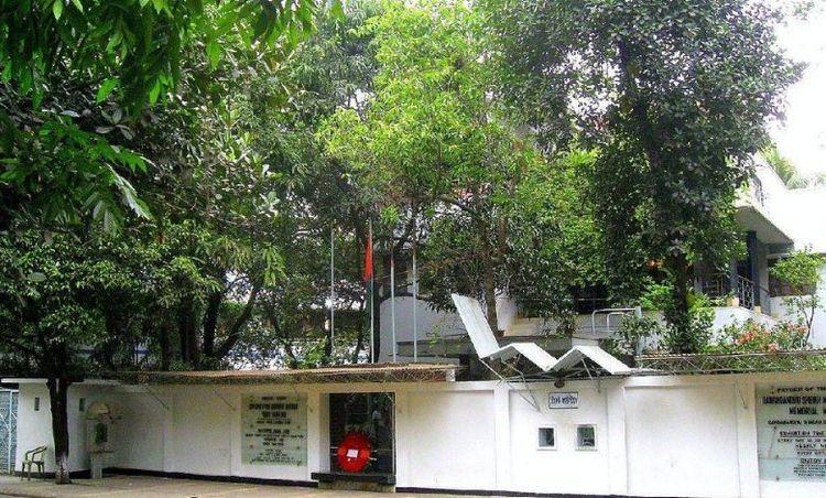 dhanmondi 32 এর ছবি