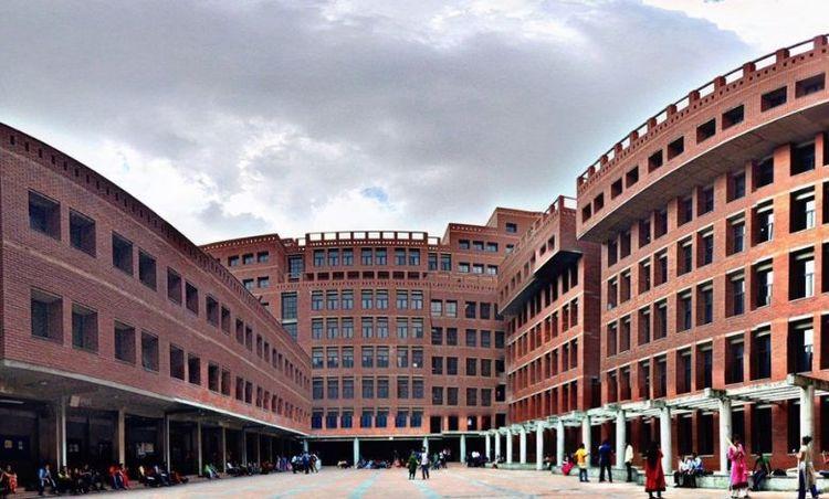 east-west university এর ছবি