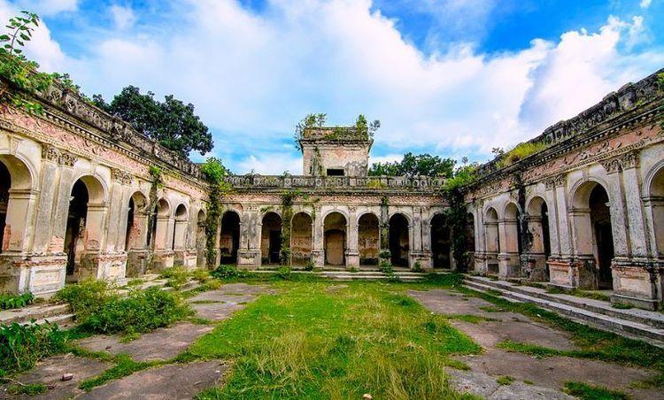 hemnagar zaminderbari এর ছবি